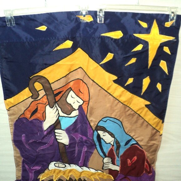 Large Garden Flag Christmas Nativity Mary, Joseph, Jesus in Manger 40.5" x 27. - Picture 5 of 6